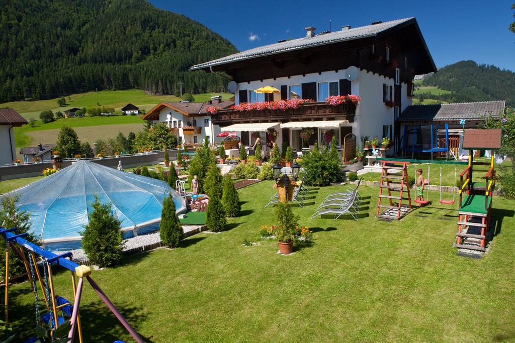 Familiengaestehaus Ingrid Sankt Martin am Tennengebirge Exterior photo